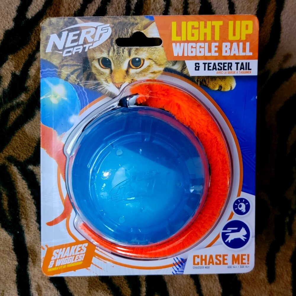 Nerf Cat Light Up Wiggle Ball w/ Teaser Tail .. New!